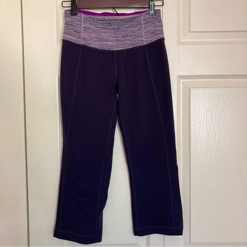 Lululemon Yoga Pants Leggings Capri Length Purple Pink with Pocket Knee Length
